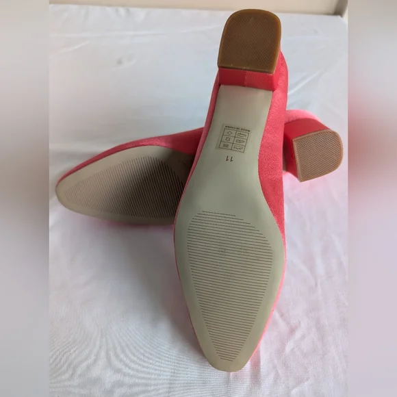 Intentionally Blank Coral Pink Low Heels - Picture 2 of 6